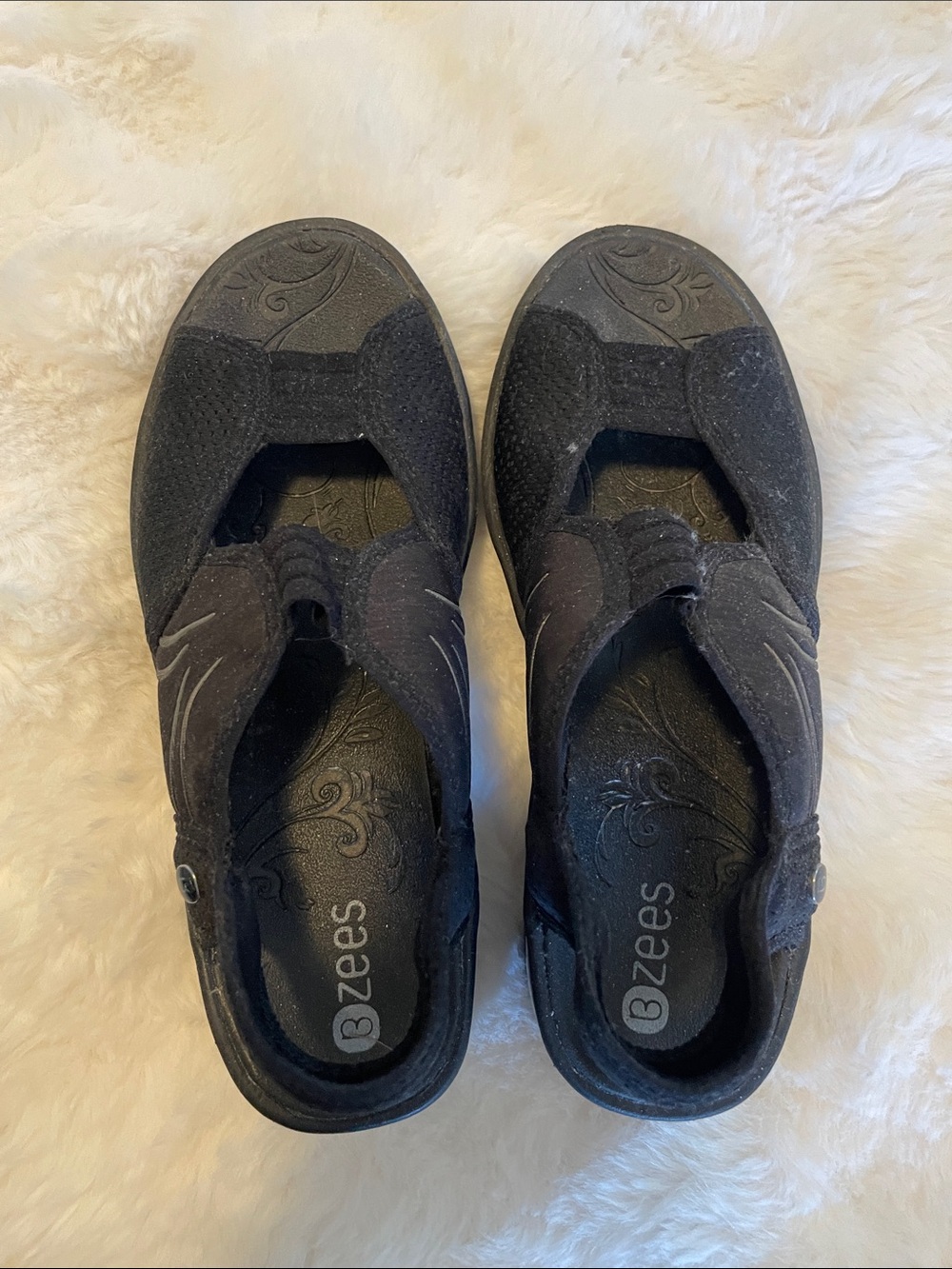Bzees Black 2” Sandal Size 6.5M
